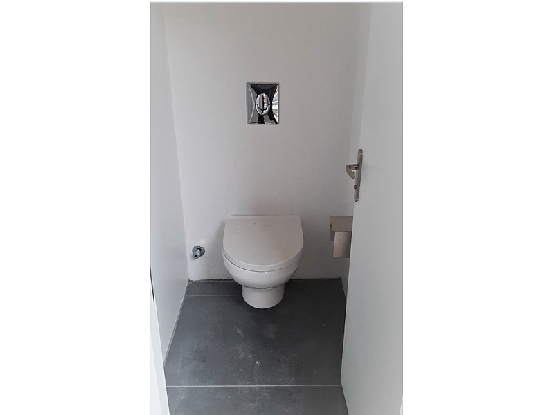 Remodelación de baño con cerámica blanca Chile
