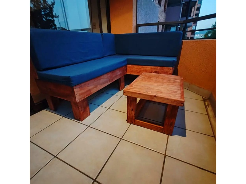 Muebles de madera en color azul, Providencia