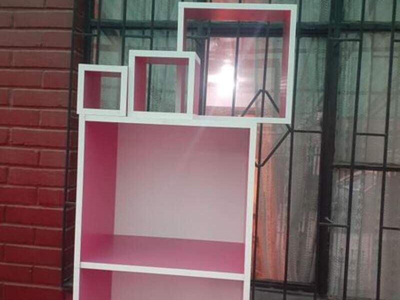 Muebles madera rosa 
