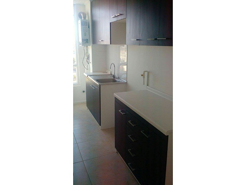 modular de cocina color oscuro Santiago Muebles Lillo