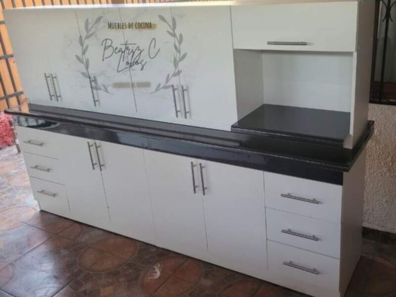 Mueble blanco y granito 