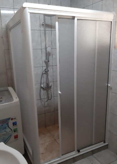 Instalacion de mampara de vidrio de baño Chile