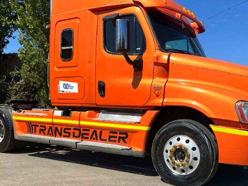 TRACTO CAMIÓN FREIGHTLINER CASCADIA 125 