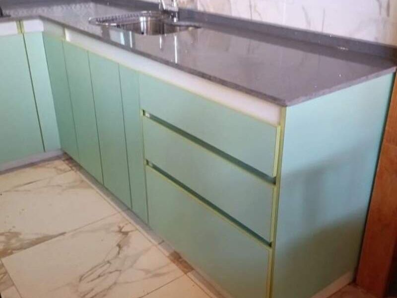 Mueble cocina madera y granito