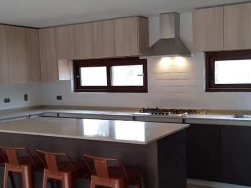 Cocina con isla cuarzo