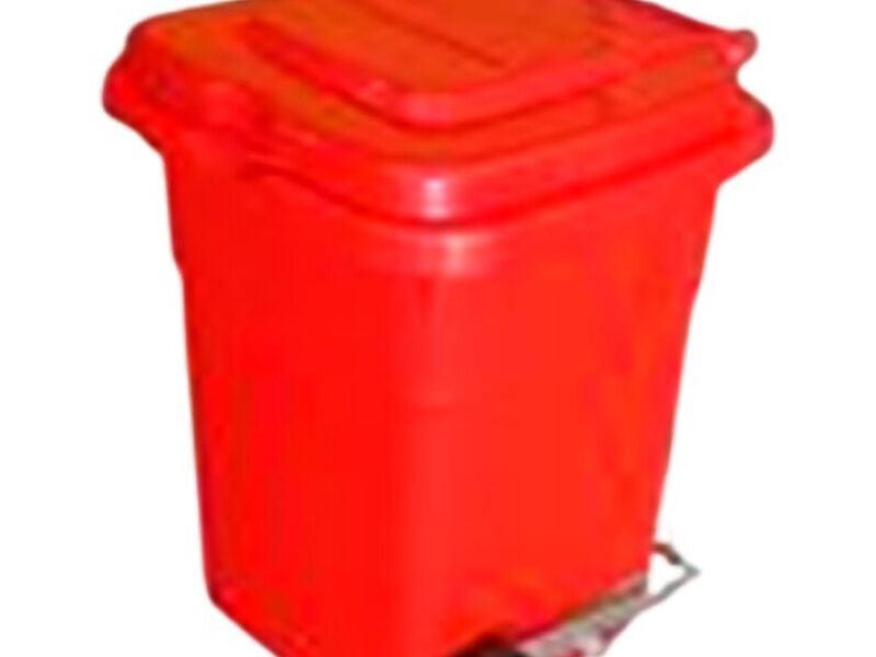 Basurero tapa pedal capacidad 50 litros