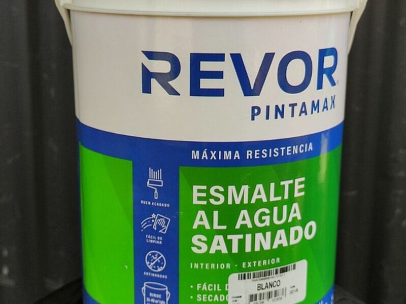 ESMALTE AL AGUA Revor CHILE