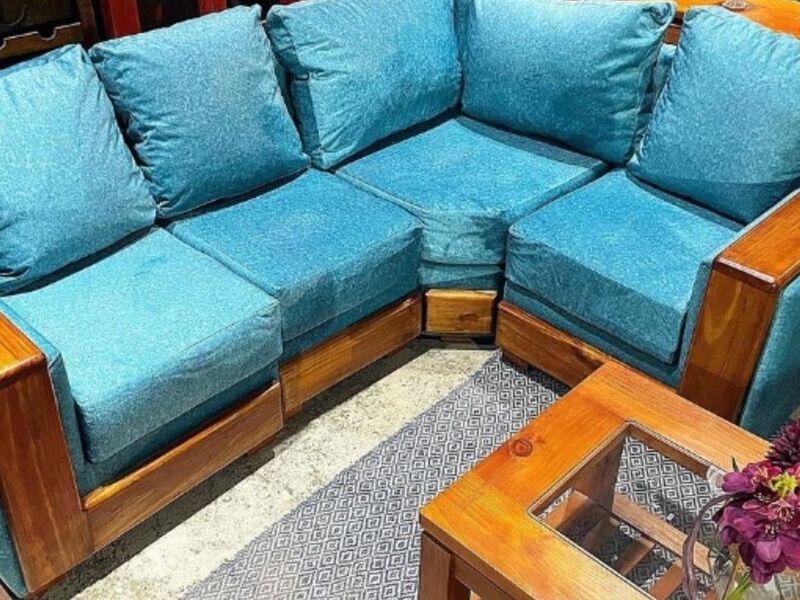 Sofá turquesa tapizado artesanal Chile,