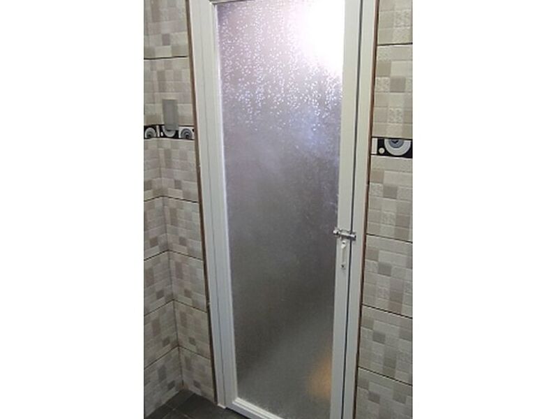 Puerta Aluminio vidrio gotas