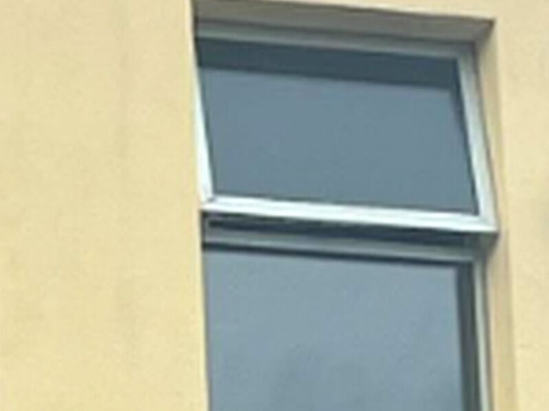 Ventana oscilobatiente Chile