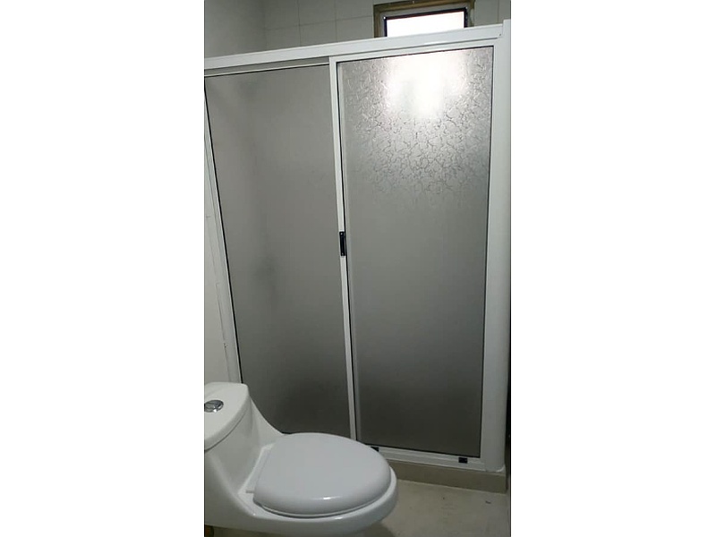 cancel de baño de aluminio Chile Alumvisa