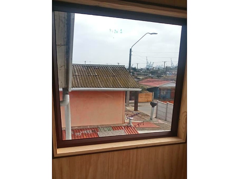 ventana marco café Chile Alumvisa