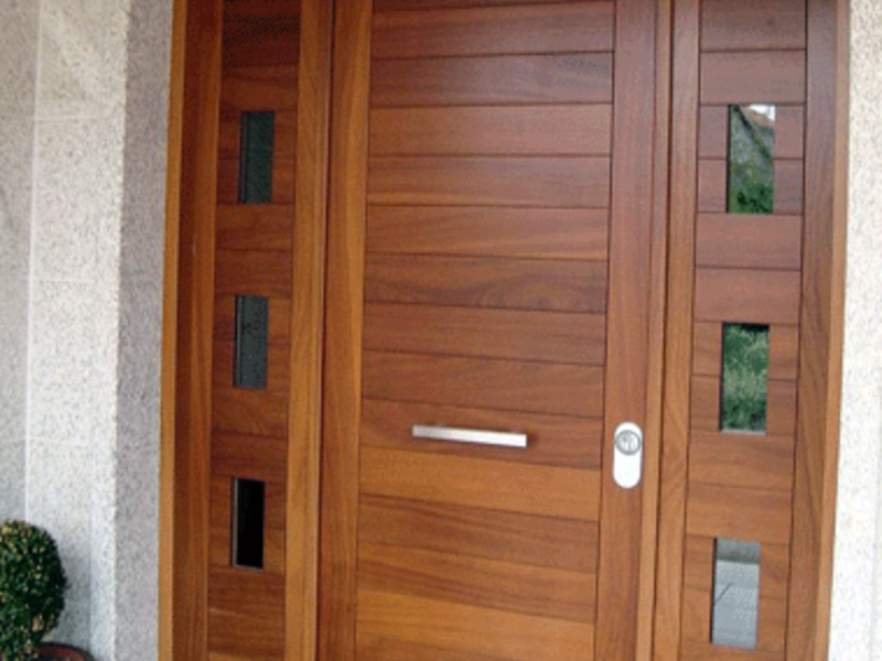 Puerta de madera Colina