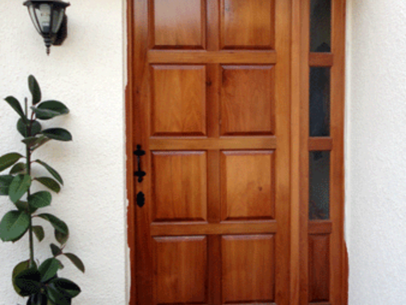 Puerta de madera Santiago
