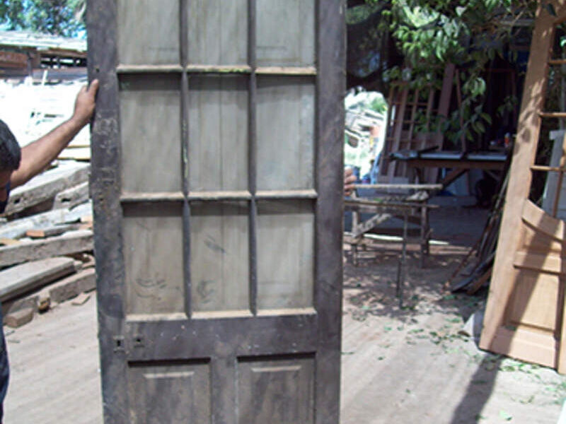 Puerta de madera Santiago de Chile
