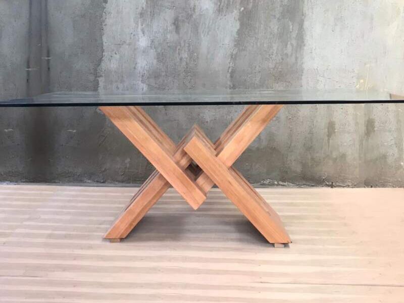 Comedor de madera y vidrio cadena Santiago