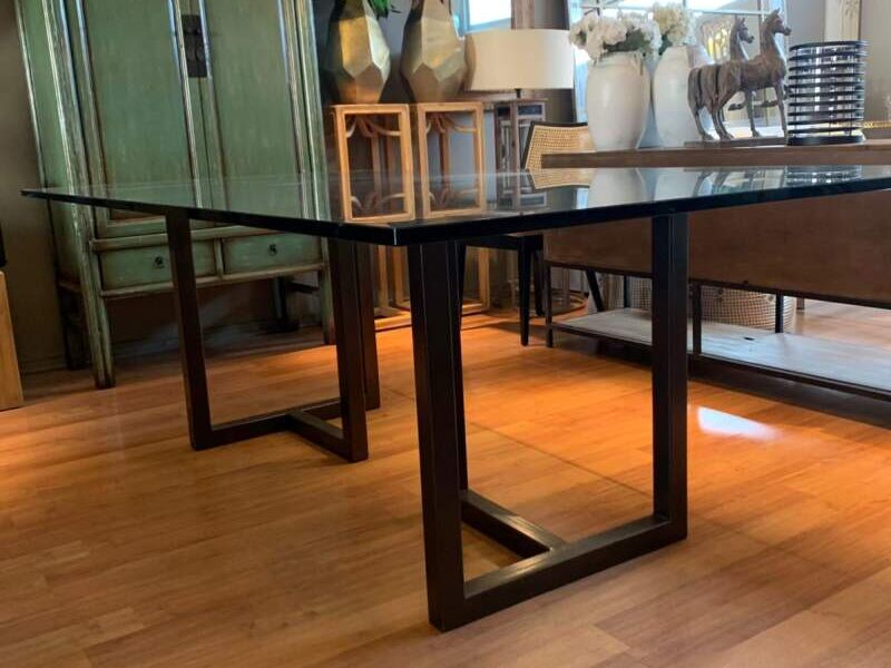 Mesa de comedor T metal Vitacura