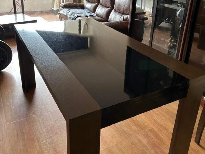 Mesa de comedor madera revestida Santiago