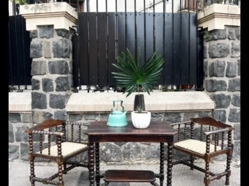 Mesa y par de sillas patas torneadas Santiago