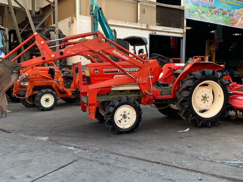 TRACTOR CON PALA FRONTAL YM2420D