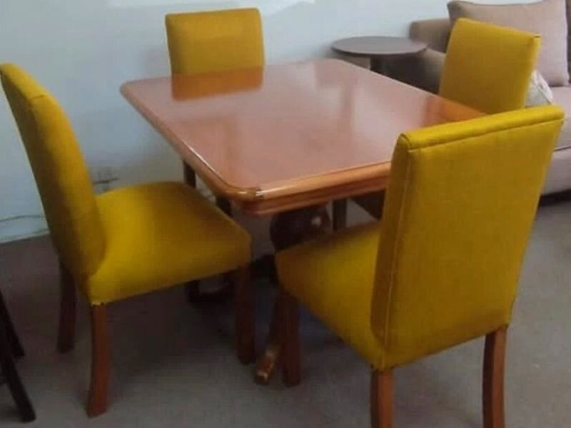 Comedor silla amarillas Chile 