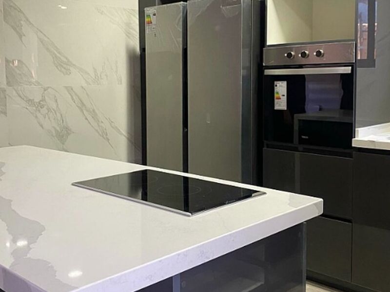 Cocina cuarzo calacatta Chile 