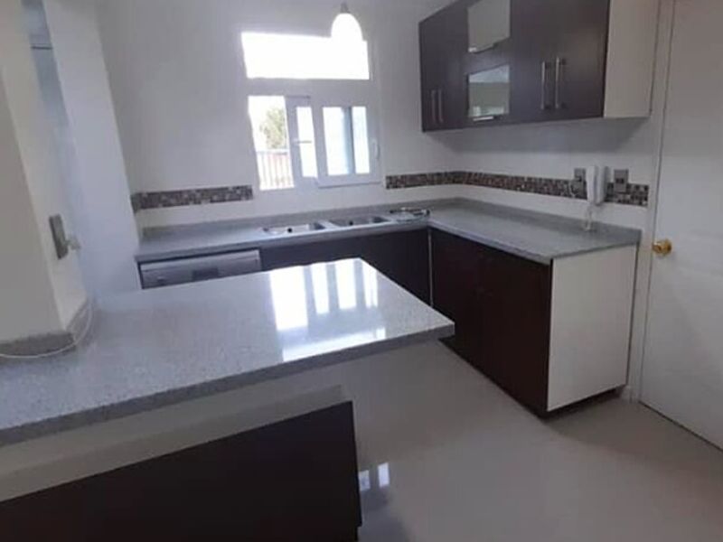 Cocina granito gris Chile 