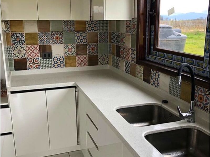 Cocina cuarzo blanco Chile 