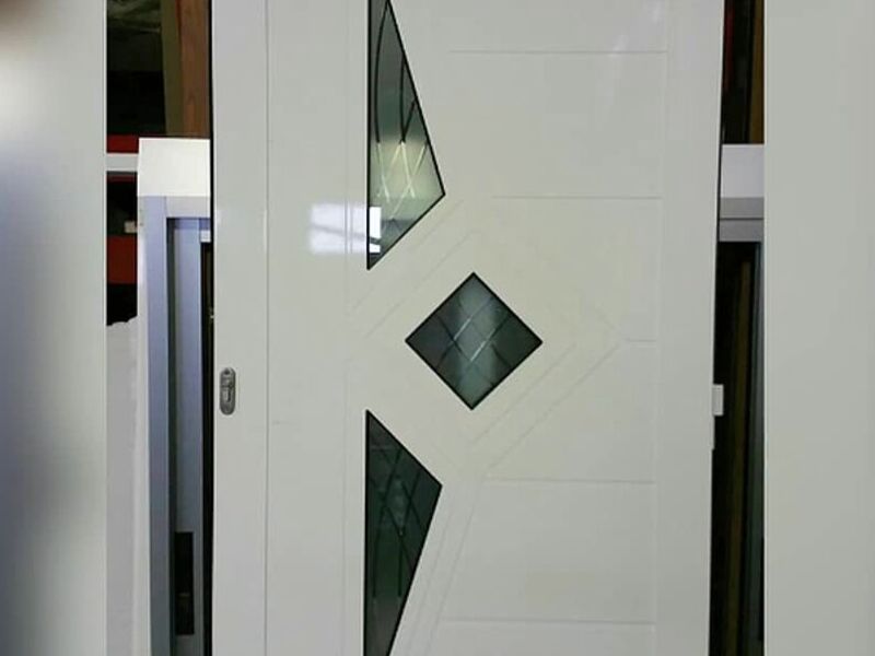 PUERTA ALUMINIO BLANCA TRIANGULOS CHILE
