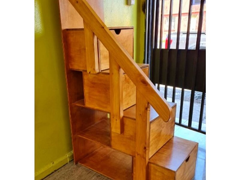 cajonera escalera