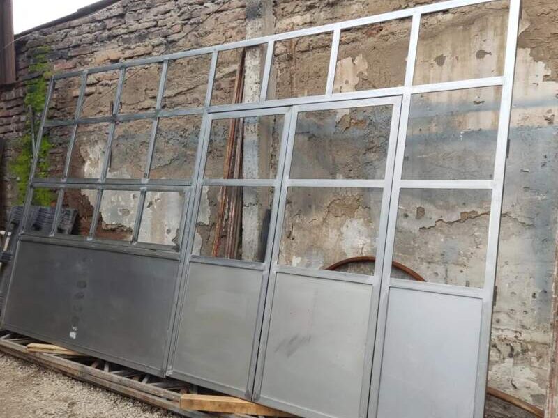 Puertas de metal en Región Metropolitana