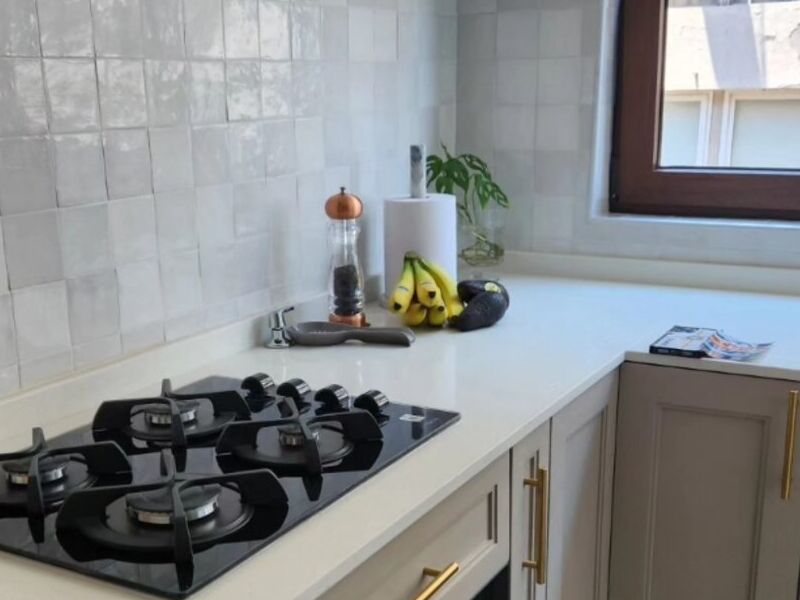 Cocina cuarzo beige Chile