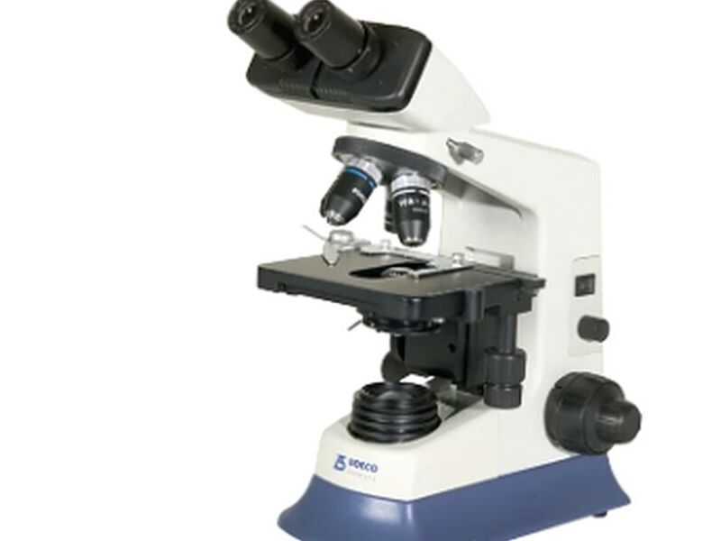 Microscopio binocular semi-planacromático. 