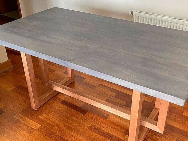 Mesa gris Chile