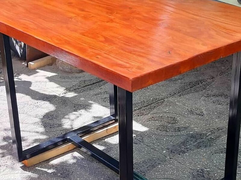 Mesa pino Chile