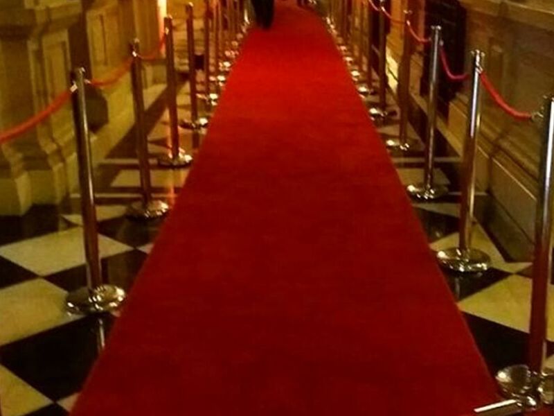 Alfombra Roja con Revestimiento