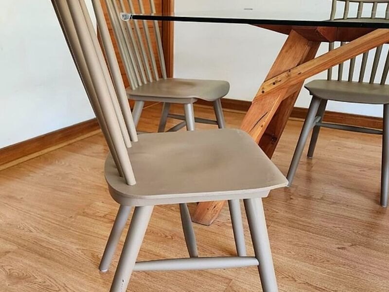 Silla gris Chile