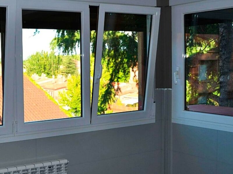 Ventana abatible Chile