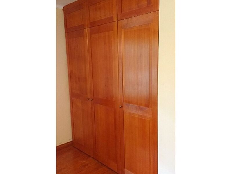 Closet madera cafe