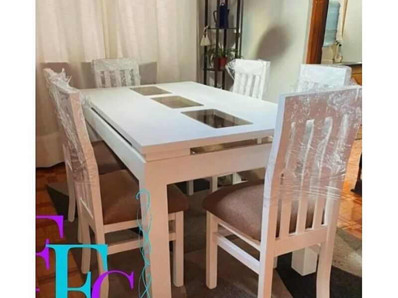 Comedor de 6 sillas con vidrio en el centro
