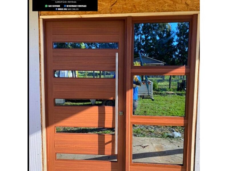 Puerta aluminio cafe Chile 