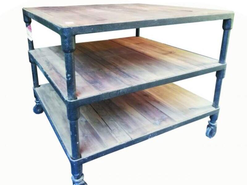 Mesa cuadrada diseño industrial Chile