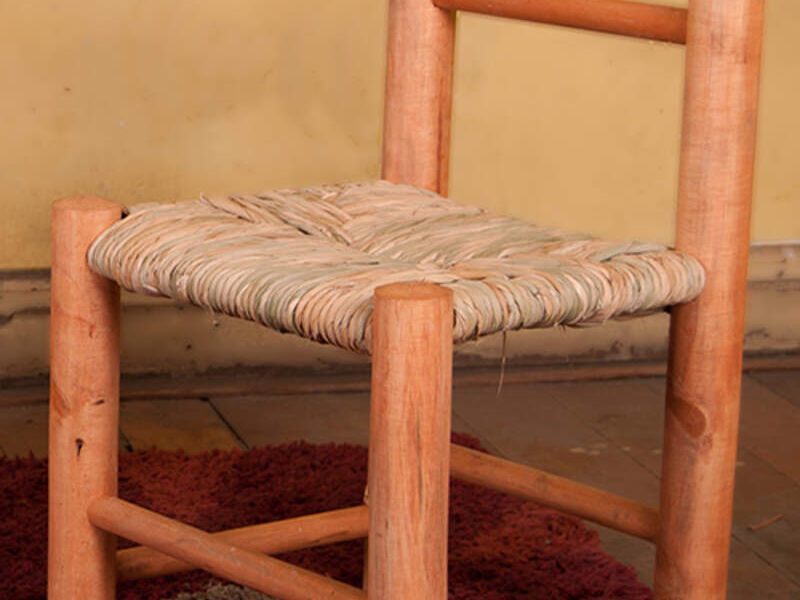 Silla chica de madera torneada Chile