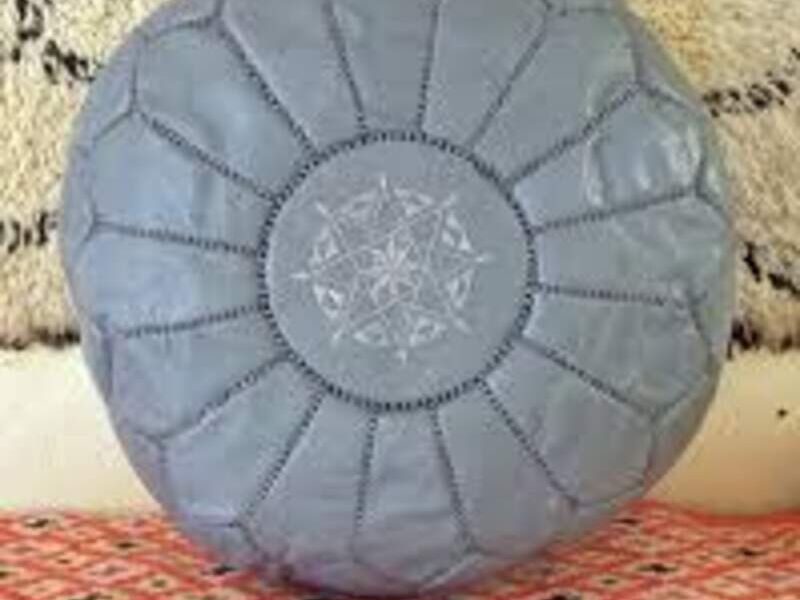 POUF DE CUERO BORDADO GRIS Chile