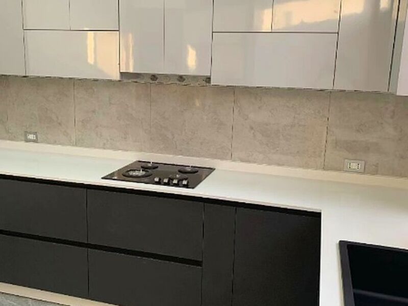 Cocina de cuarzo color blanco Chile