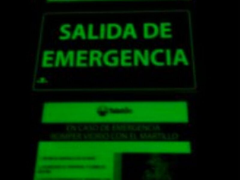 Autoadhesivo fotoluminiscente Chile