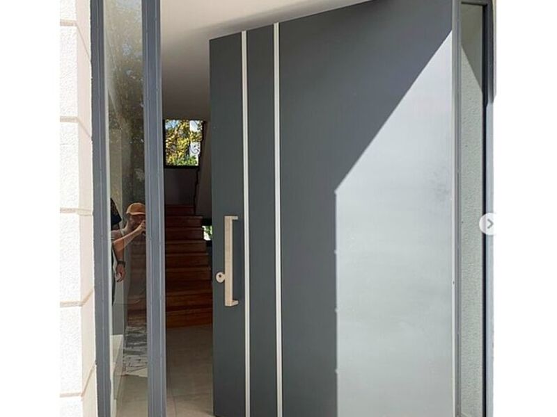 Puerta con cerradura electrónica Chile