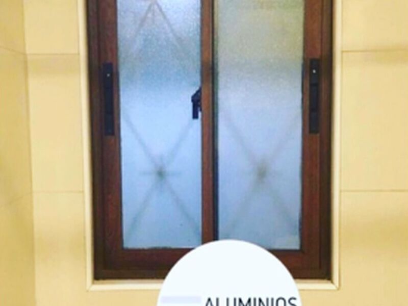 Ventana 1000×1000 roble Chile