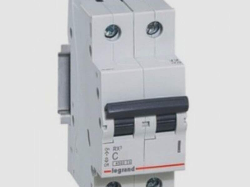 INTERRUPTOR AUTOMATICO 2X20A chile 