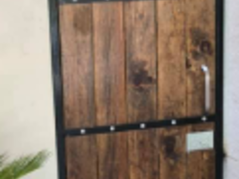 Puerta Rústica de Madera Chillán